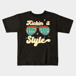 Retro Kickin It 5th Grade Style Teacher Back To School Gift For Boy Girl Kids Kids T-Shirt